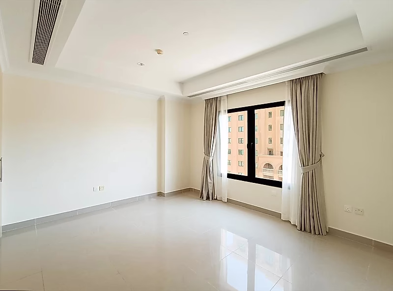 180° Panoramic Marina View | 2BR Stylish Apartment with Large Veranda | The Pearl Qatar - Photo 12