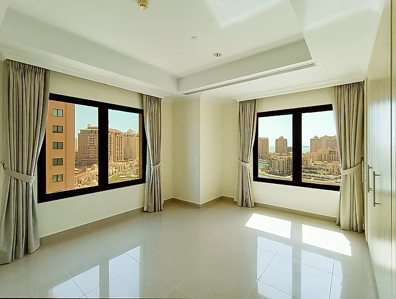 180° Panoramic Marina View | 2BR Stylish Apartment with Large Veranda | The Pearl Qatar - Photo 17
