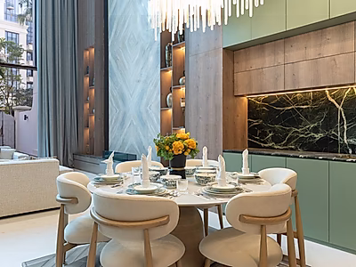 فيلا ذكية فاخرة – موقع زاوية مميز | مسبح خاص | جلسة روف بإطلالات مفتوحة | فرصة استثمارية استثنائية