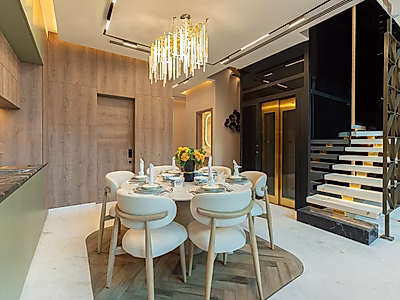 فيلا ذكية فاخرة – موقع زاوية مميز | مسبح خاص | جلسة روف بإطلالات مفتوحة | فرصة استثمارية استثنائية