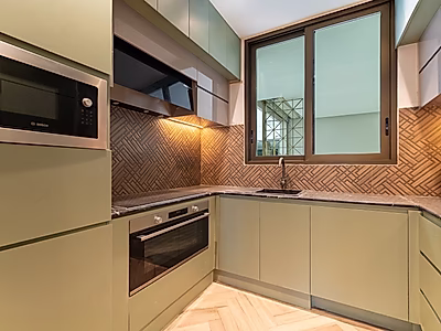 فيلا ذكية فاخرة – موقع زاوية مميز | مسبح خاص | جلسة روف بإطلالات مفتوحة | فرصة استثمارية استثنائية