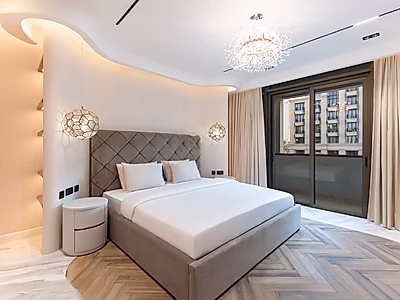 فيلا ذكية فاخرة – موقع زاوية مميز | مسبح خاص | جلسة روف بإطلالات مفتوحة | فرصة استثمارية استثنائية