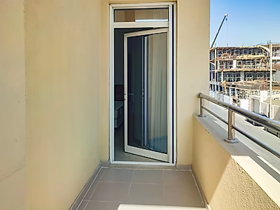 شقة عصرية بغرفتي نوم للإيجار في الواب