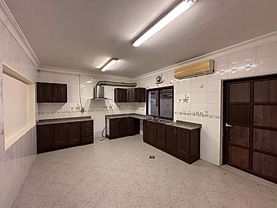 فيلا فاخرة مكونة من 6 غرف نوم في الواف