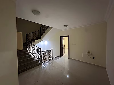 فيلا فاخرة مكونة من 6 غرف نوم في الواف