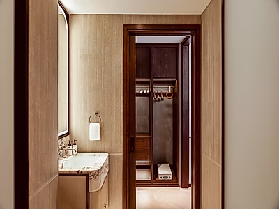 شقة مفروشة للإيجار في لوسيل | مخدومة وشاملة جميع الفواتير