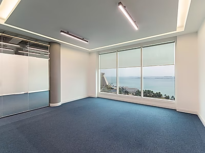 مكتب استثنائي في ويست باي — 679 متر مربع من الأناقة العصرية