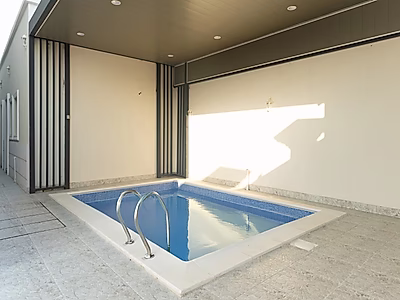 فيلا فخمة مع مساحات خاصة وتصميم أنيق