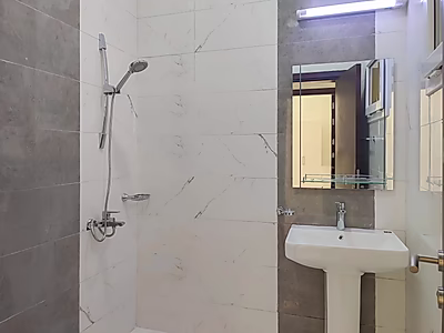 شقة بثلاث غرف نوم في الواعب | للإيجار الآن