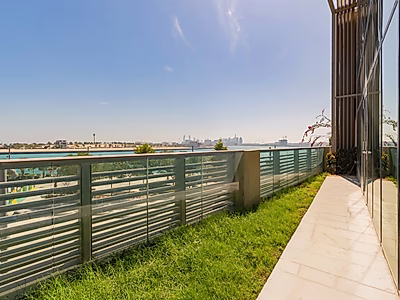 حياة فاخرة بإطلالة بحرية – تاون هاوس واسع 4 غرف نوم + غرفة خادمة