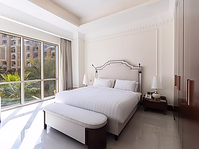 شقة فندقية فاخرة حصرية بغرفتين + غرفة خادمة مع  إطلالة بحرية – أفضل سعر في سانت ريجيس مرسى أرابيا