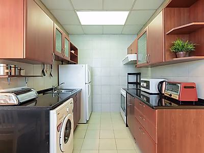 ملاذ عصري بغرفتي نوم وإطلالات ساحرة