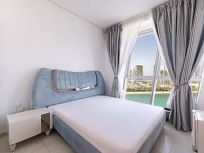 ملاذ عصري بغرفتي نوم وإطلالات ساحرة