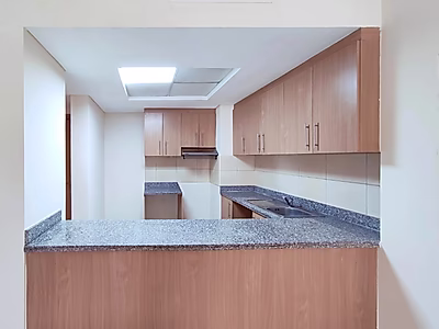 شقة مودرن غرفتين مع غرفة خادمة للإيجار في الإركية