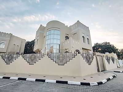 فيلا رائعة بـ5 غرف نوم أو أكثر | تصميم أنيق