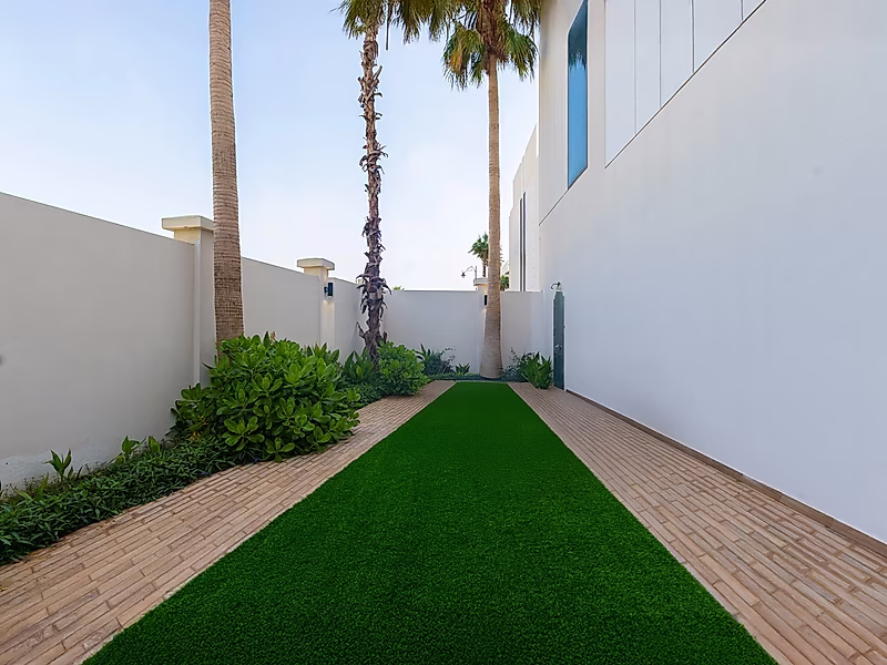 Smart Ultra-Luxury Villa for Executive Living - Photo 16
