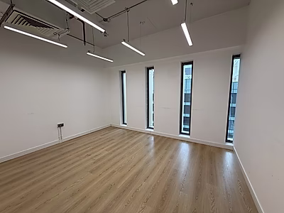 مكتب فاخر مجهز بالكامل بمساحة 165 متر مربع في لوسيل مارينا