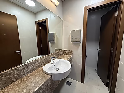 مكتب فاخر مجهز بالكامل بمساحة 165 متر مربع في لوسيل مارينا