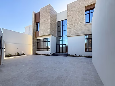 فيلا مودرن فاخرة للبيع في الوكير - جاهزة للسكن