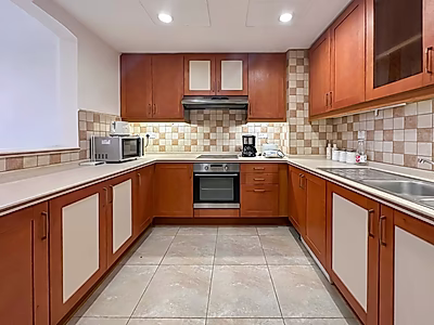 RARE LARGE LAYOUT 1-BEDROOM + OFFICE WITH LARGE BALCONY | PORTO