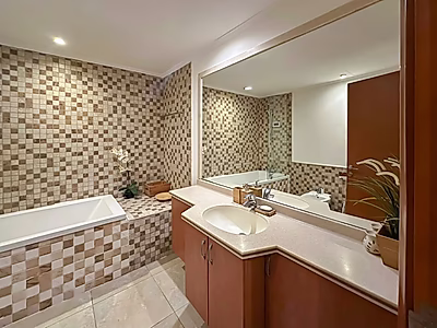 RARE LARGE LAYOUT 1-BEDROOM + OFFICE WITH LARGE BALCONY | PORTO