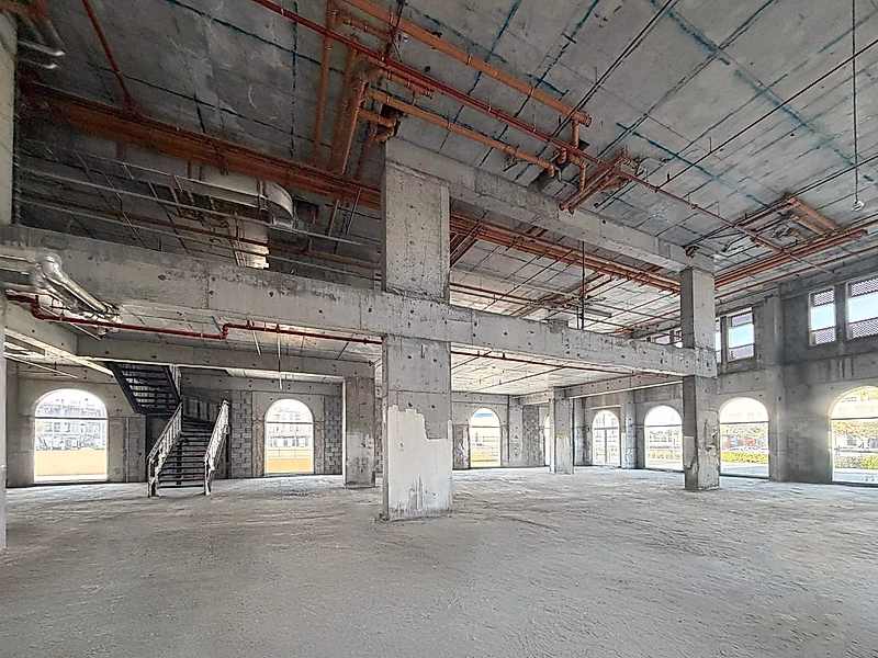 High ceiling / Duplex layout retail space for Rent | Fox Hills - Photo 5