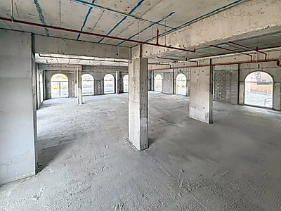 مساحة تجارية للإيجار بسقف مرتفع وتصميم دوبلكس | فوكس هيلز