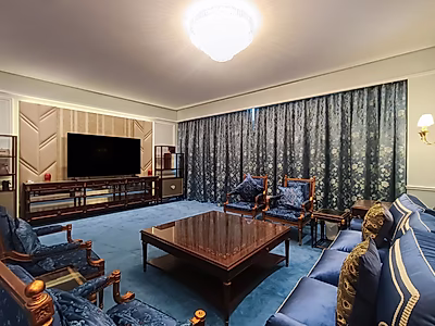 شقة رائعة للإيجار مكونة من 3 غرف نوم + غرفة خادمة | إطلالات خلابة على البحر والمدينة