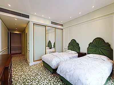 شقة رائعة للإيجار مكونة من 3 غرف نوم + غرفة خادمة | إطلالات خلابة على البحر والمدينة