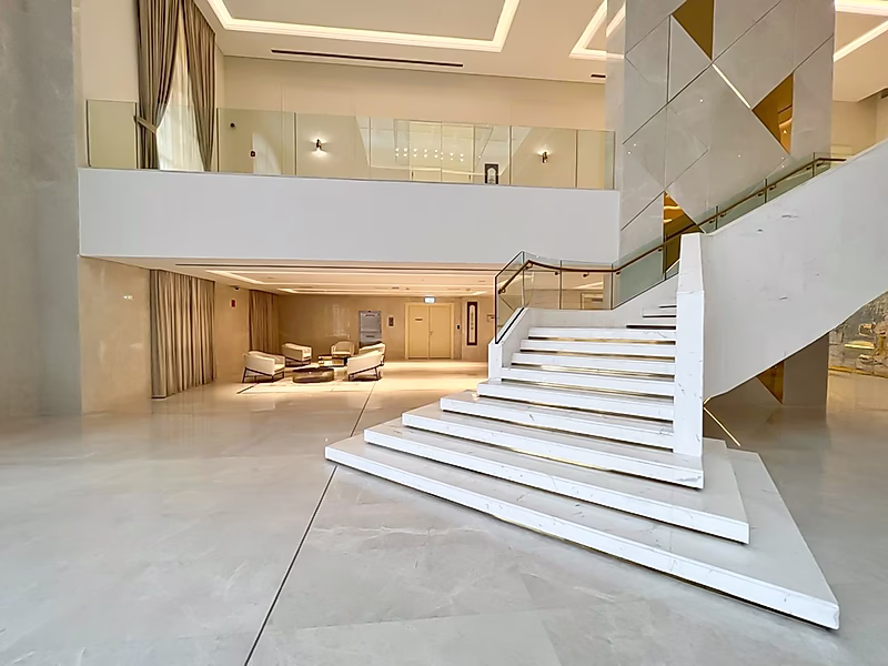 Elegant 2BR + Maid Apartment | Breathtaking Sea Views - Photo 2