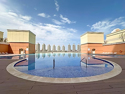 شقة فاخرة غرفتين وصالة + غرفة خادمة | إطلالة بحرية خلابة