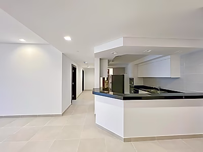 شقة فاخرة غرفتين وصالة + غرفة خادمة | إطلالة بحرية خلابة