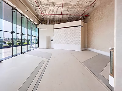 محل تجاري زاوية مميز مع جلسات خارجية /لوسيل مارينا