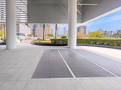 محل تجاري زاوية مميز مع جلسات خارجية /لوسيل مارينا