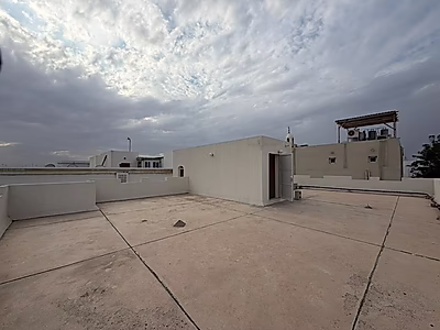 فيلا مستقلة واسعة للإيجار في المعمورة – 5 غرف نوم + غرفة خادمة