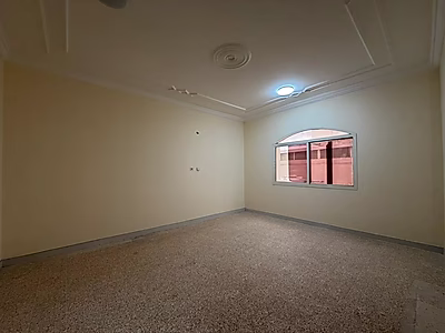 فيلا مستقلة واسعة للإيجار في المعمورة – 5 غرف نوم + غرفة خادمة