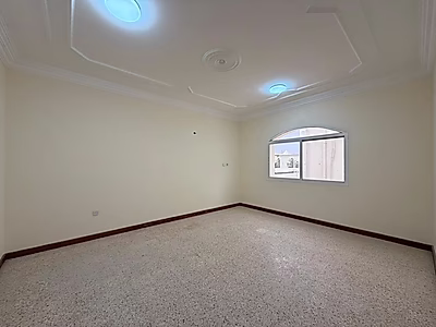 فيلا مستقلة واسعة للإيجار في المعمورة – 5 غرف نوم + غرفة خادمة