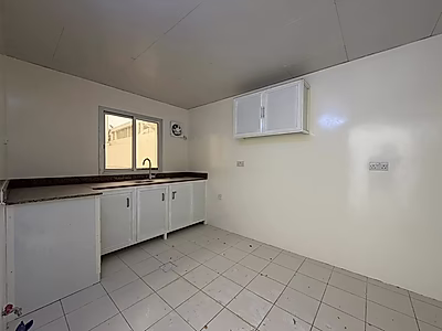 فيلا مستقلة واسعة للإيجار في المعمورة – 5 غرف نوم + غرفة خادمة