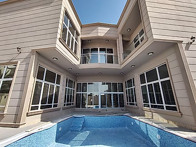 فيلا فاخرة بأكثر من 5 غرف نوم مع وسائل الراحة الفخمة في لوسيل