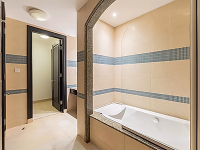 Spacious 1BR Bills Included in Porto Arabia