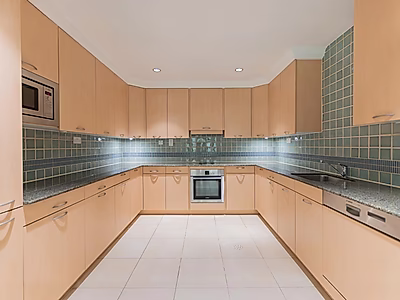 Spacious 1BR Bills Included in Porto Arabia