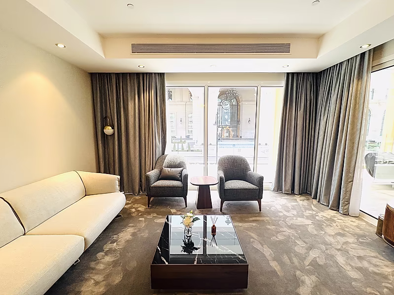 Elegant 1-Bedroom Apartment | Steps from Place Vendôme Mall - Photo 1
