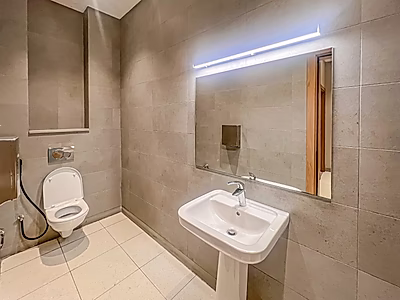 مكتب مفروش بالكامل بمساحة 150 م² | مرسى لوسيل | فرصة مميزة