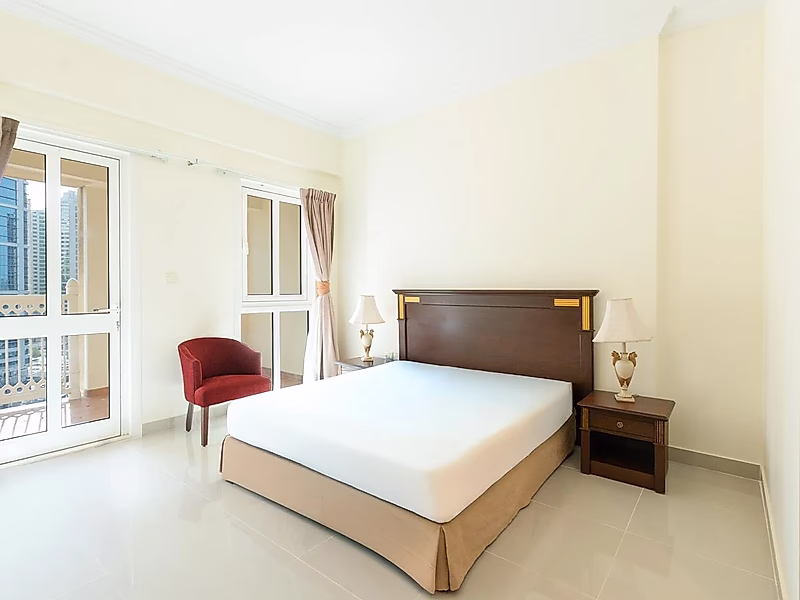 Fully Furnished 2-Bedroom Apartment with Bills Included - Photo 4