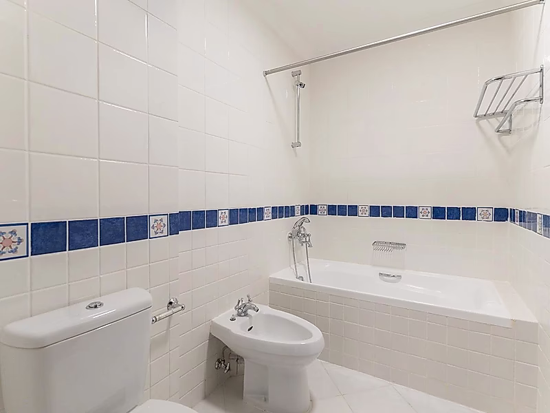 Fully Furnished 2-Bedroom Apartment with Bills Included - Photo 7