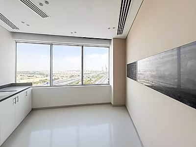 مكتب مجهز ومقسم 329 م² | لوسيل مارينا