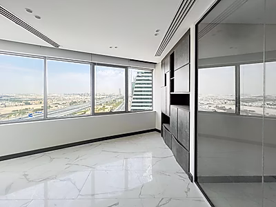 مكتب مجهز ومقسم 329 م² | لوسيل مارينا