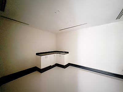 مكتب مجهز ومقسم 329 م² | لوسيل مارينا