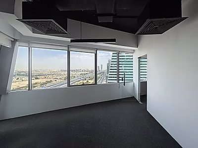 محل تجاري زاوية مميز مع جلسات خارجية /لوسيل مارينا