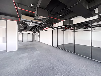 محل تجاري زاوية مميز مع جلسات خارجية /لوسيل مارينا